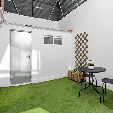 Cozy 2 Bedroom Apartment With Patio マドリード エクステリア 写真