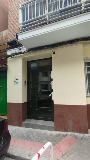 Cozy 2 Bedroom Apartment With Patio マドリード エクステリア 写真