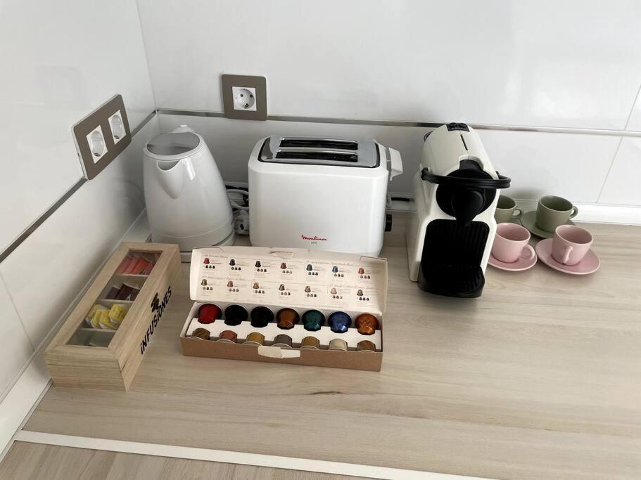 Cozy 2 Bedroom Apartment With Patio マドリード エクステリア 写真