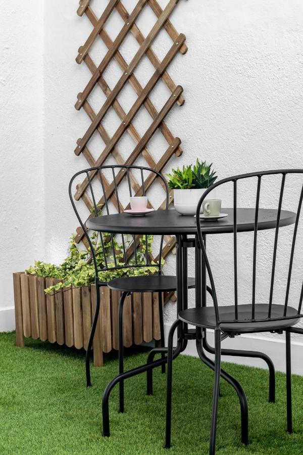 Cozy 2 Bedroom Apartment With Patio マドリード エクステリア 写真