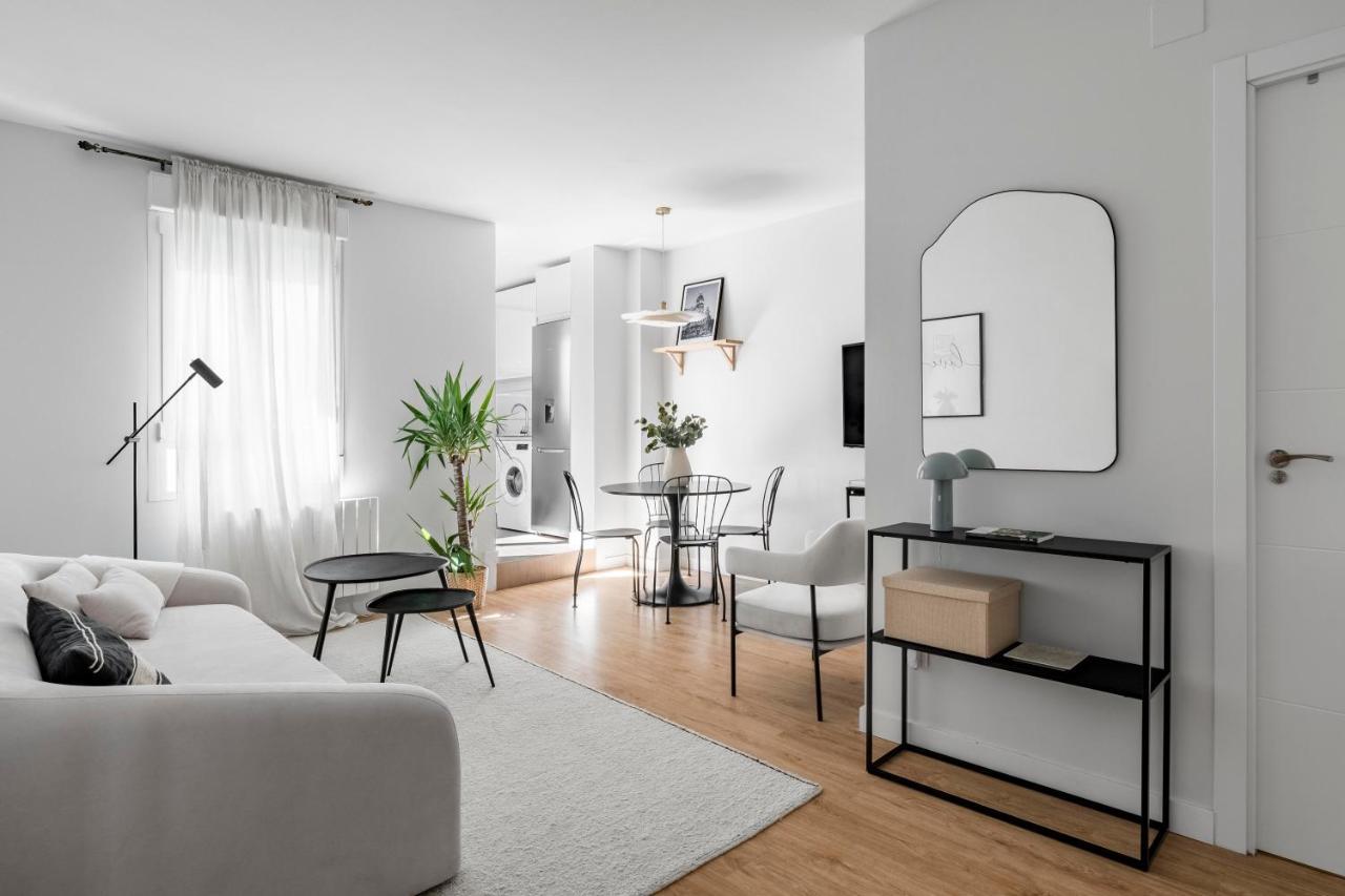 Cozy 2 Bedroom Apartment With Patio マドリード エクステリア 写真