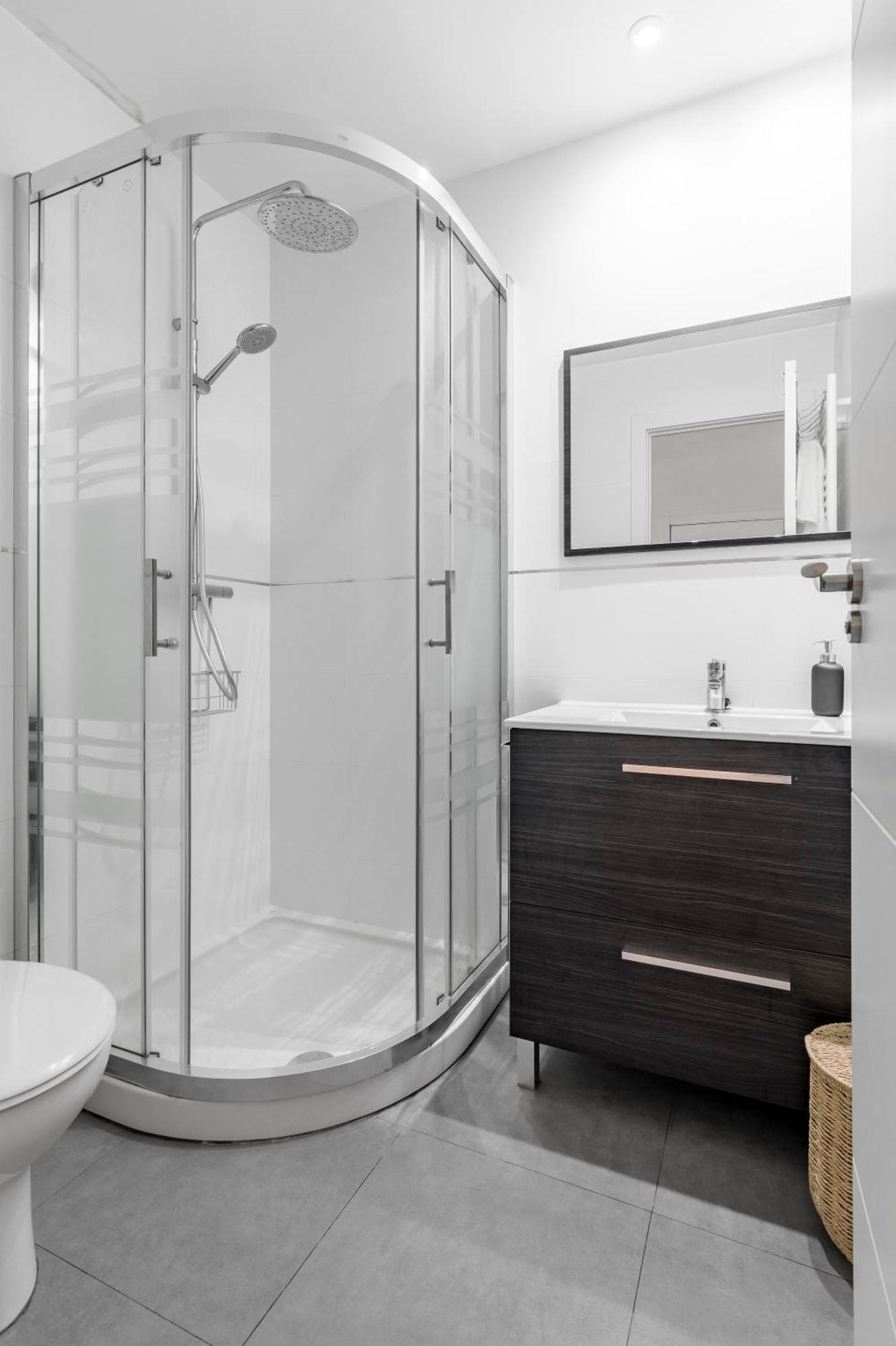 Cozy 2 Bedroom Apartment With Patio マドリード エクステリア 写真