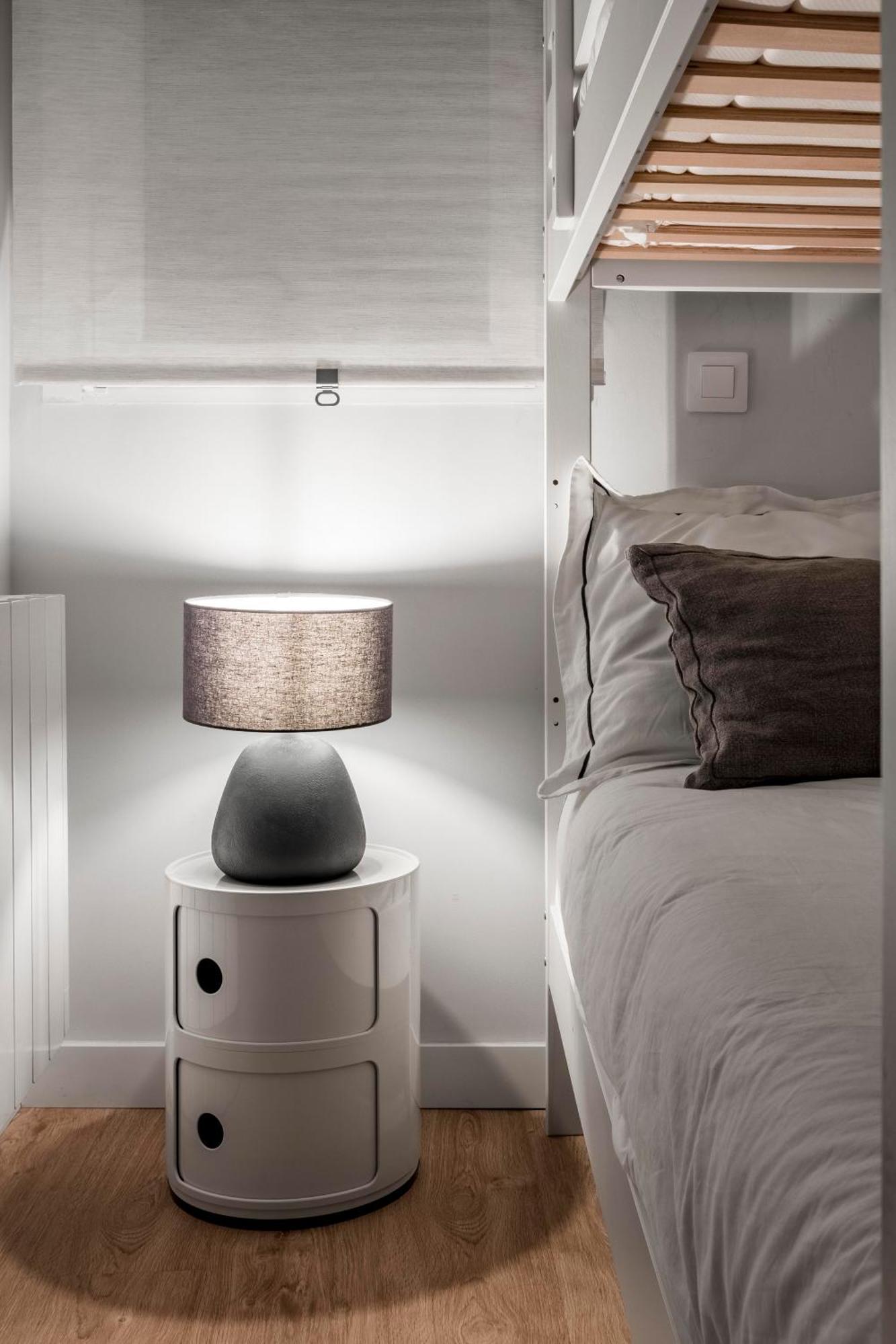 Cozy 2 Bedroom Apartment With Patio マドリード エクステリア 写真