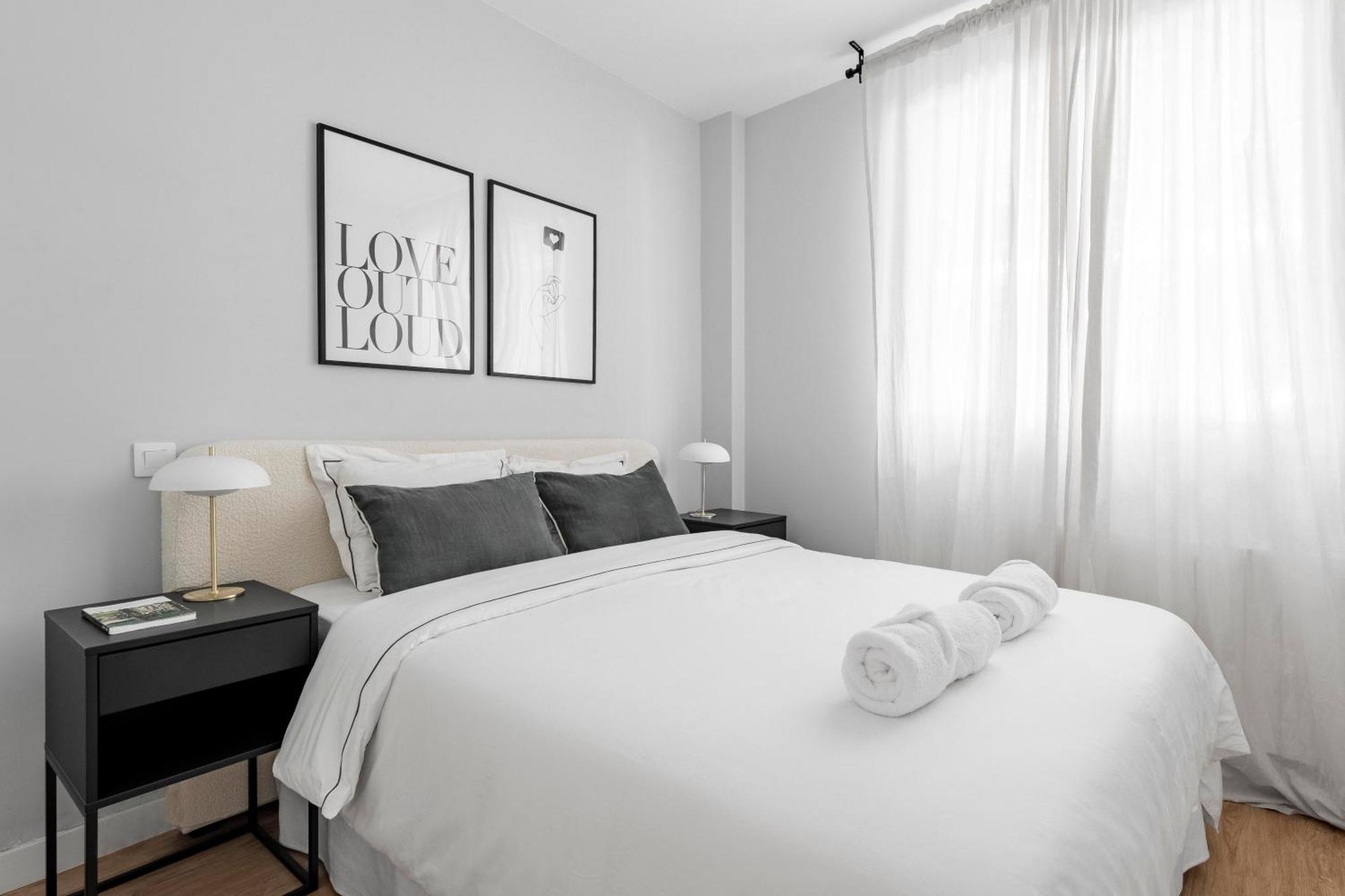 Cozy 2 Bedroom Apartment With Patio マドリード エクステリア 写真